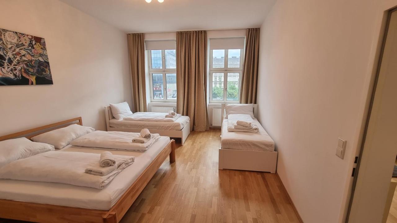 Sunny Apartment Next To Metro 1Br Bécs Kültér fotó