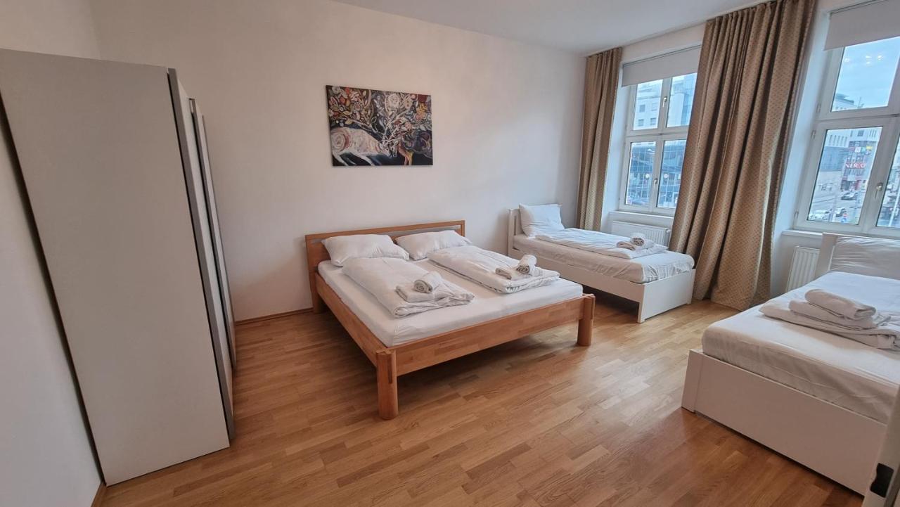 Sunny Apartment Next To Metro 1Br Bécs Kültér fotó