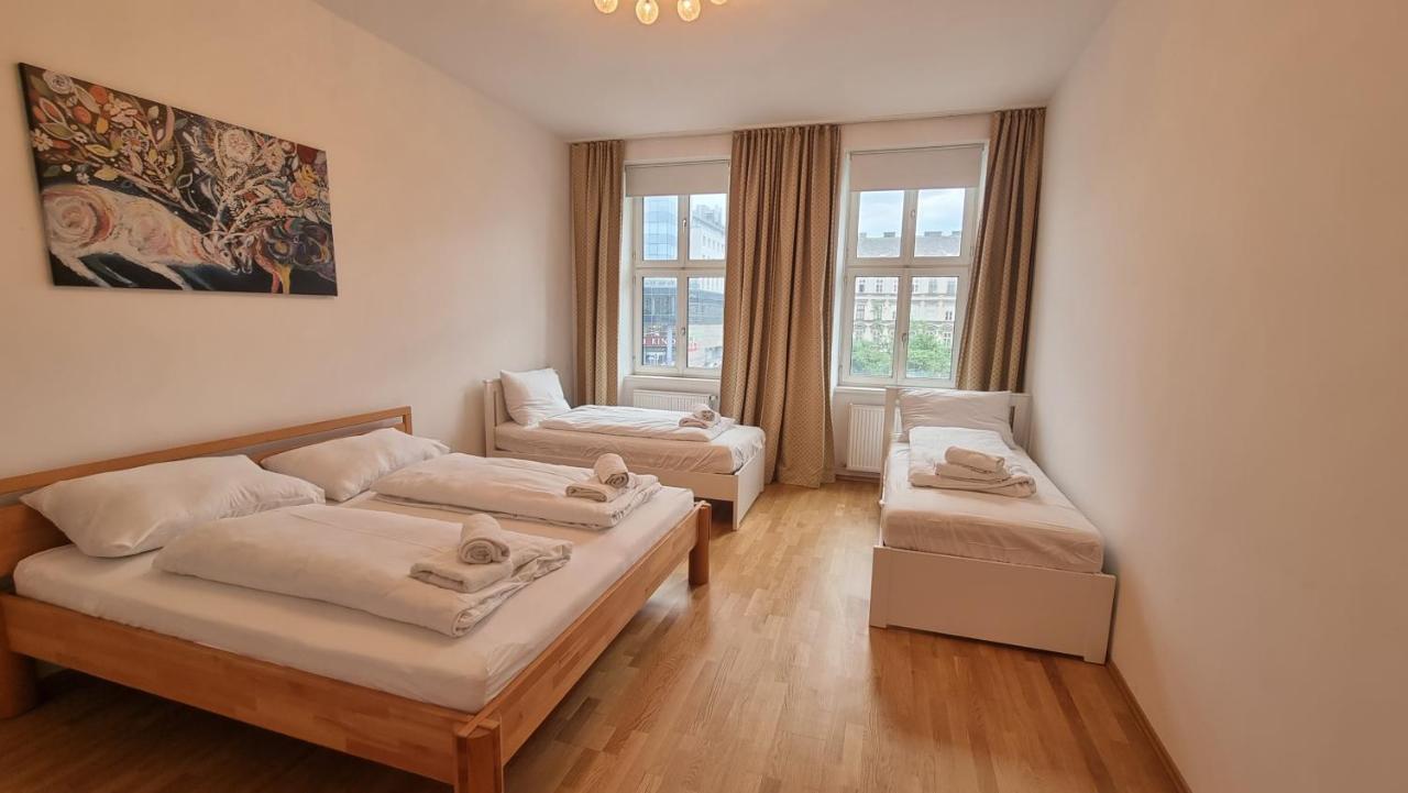 Sunny Apartment Next To Metro 1Br Bécs Kültér fotó