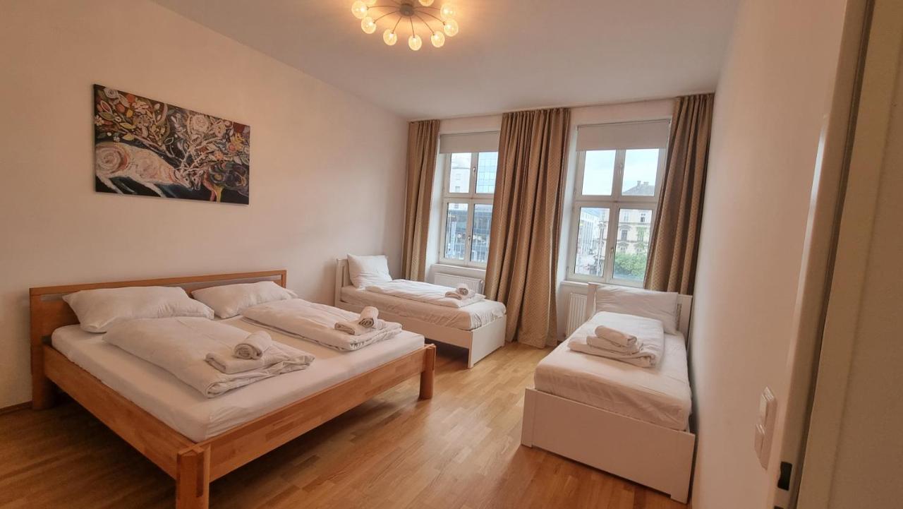 Sunny Apartment Next To Metro 1Br Bécs Kültér fotó