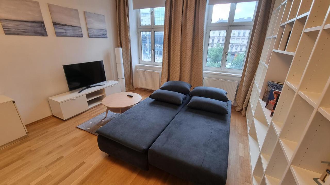 Sunny Apartment Next To Metro 1Br Bécs Kültér fotó