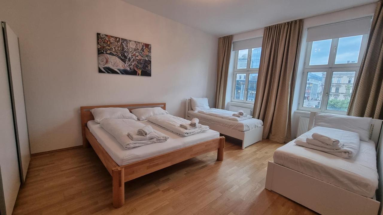 Sunny Apartment Next To Metro 1Br Bécs Kültér fotó