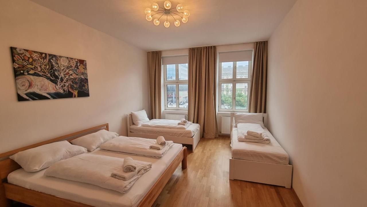 Sunny Apartment Next To Metro 1Br Bécs Kültér fotó