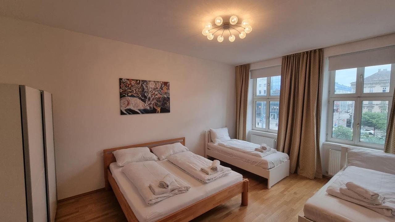 Sunny Apartment Next To Metro 1Br Bécs Kültér fotó
